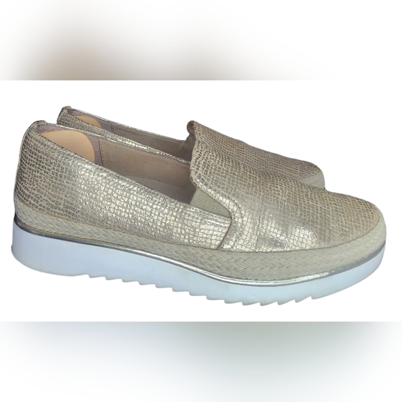 Donald Pliner Finni Metallic Gold Loafer Sneakers, Womens 7.5 - Picture 2 of 8